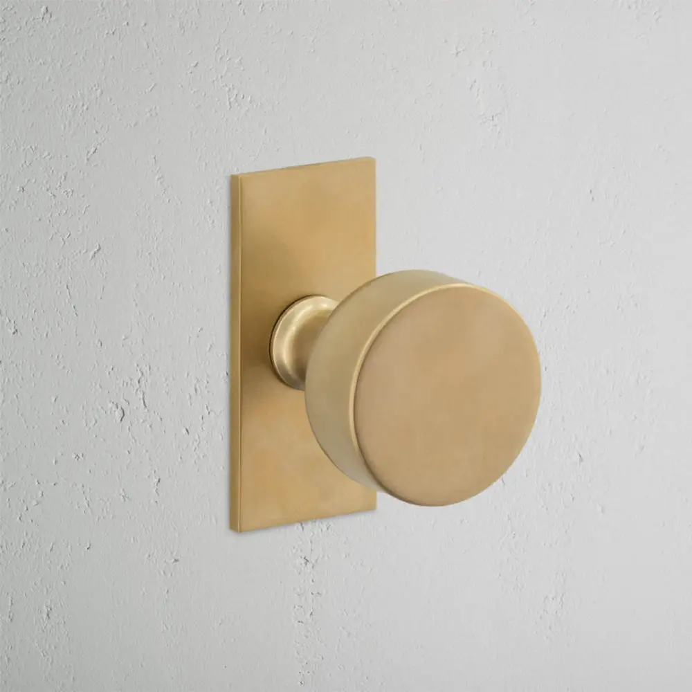 Onslow Brief Plate Unsprung Door Knob - Antique Brass
