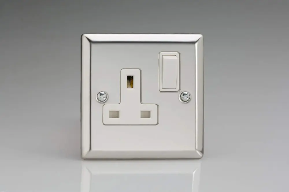 Varilight XC4W 13A Switched Socket 1-Gang Mirror Chrome Ivory