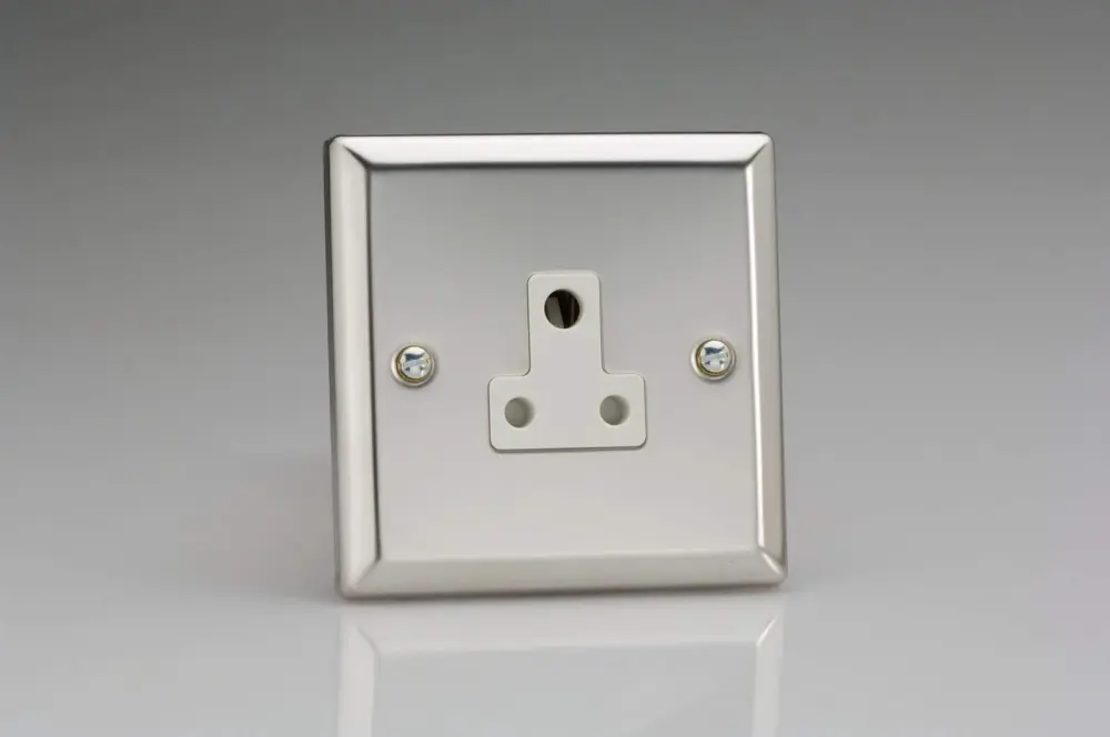 Varilight Iconic Mirror Chrome 1-Gang 5A Round Pin Socket White