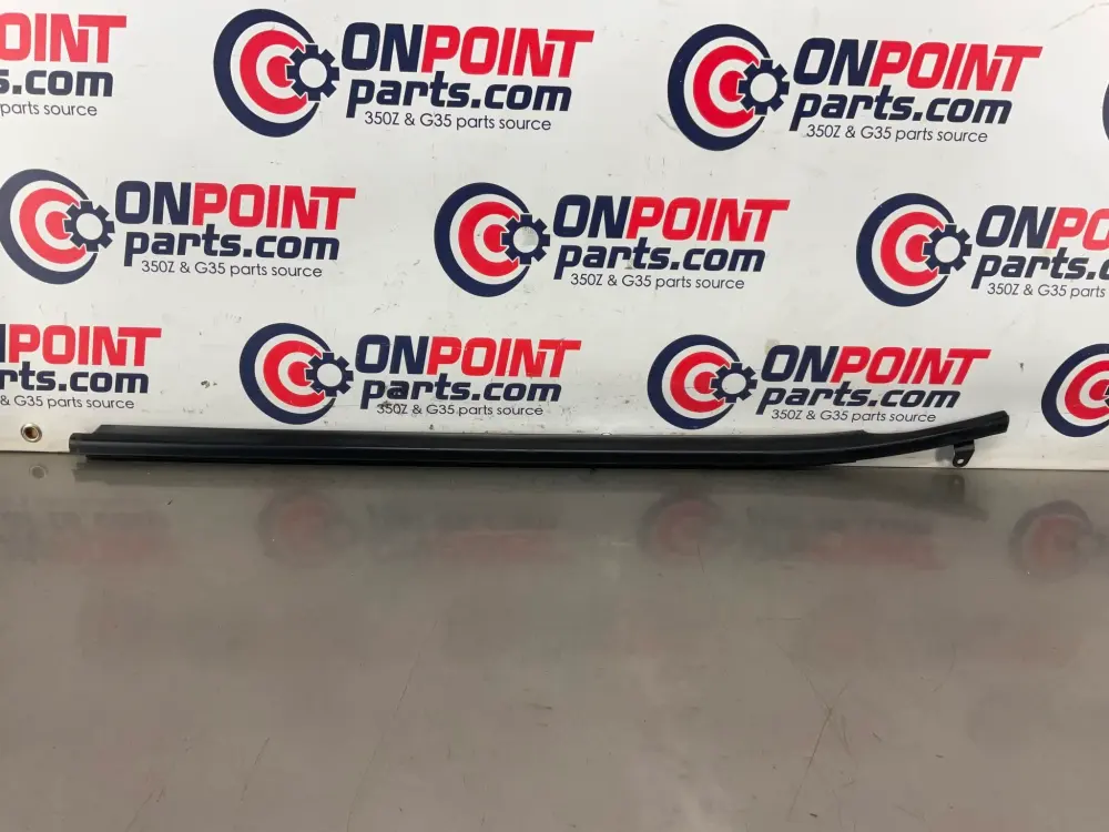 2016 Nissan 370Z Driver Left Door Window Moulding Weatherstrip 80821 OEM 11BB9D7